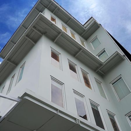 Urooms Senayan Giacarta Esterno foto