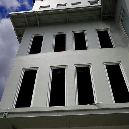 Urooms Senayan Giacarta Esterno foto