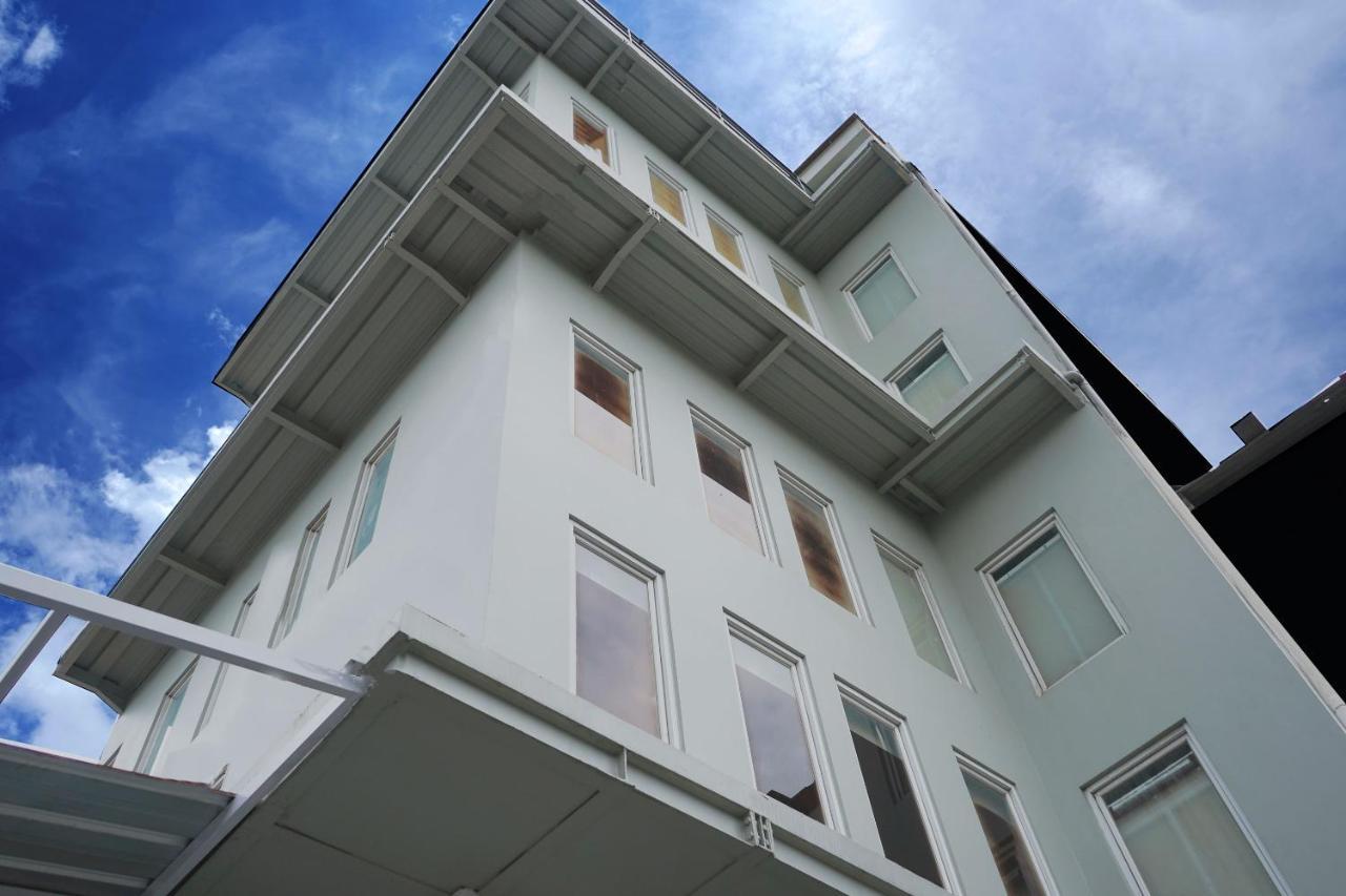Urooms Senayan Giacarta Esterno foto