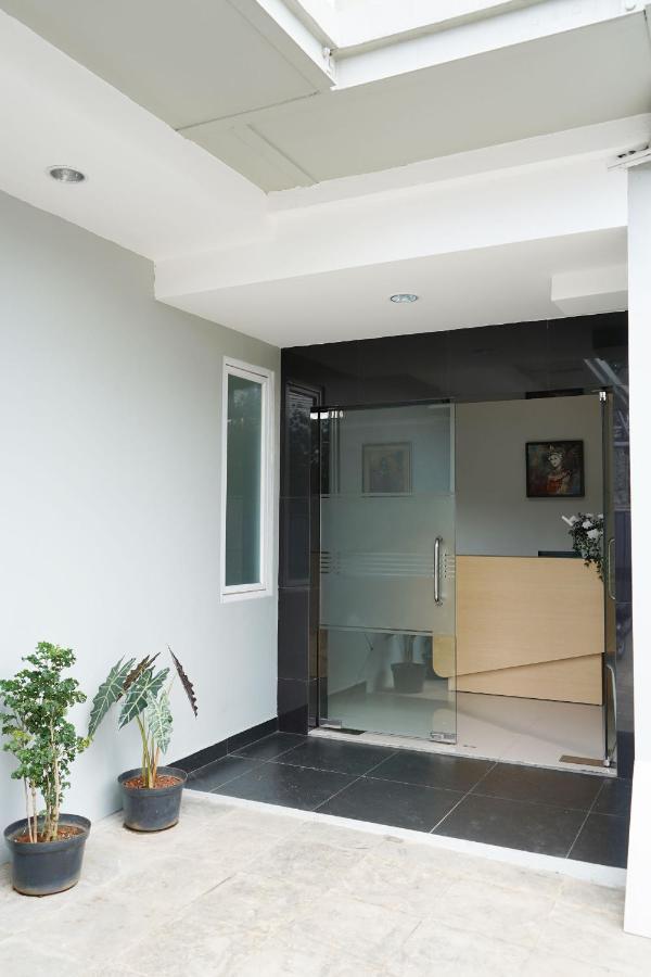 Urooms Senayan Giacarta Esterno foto