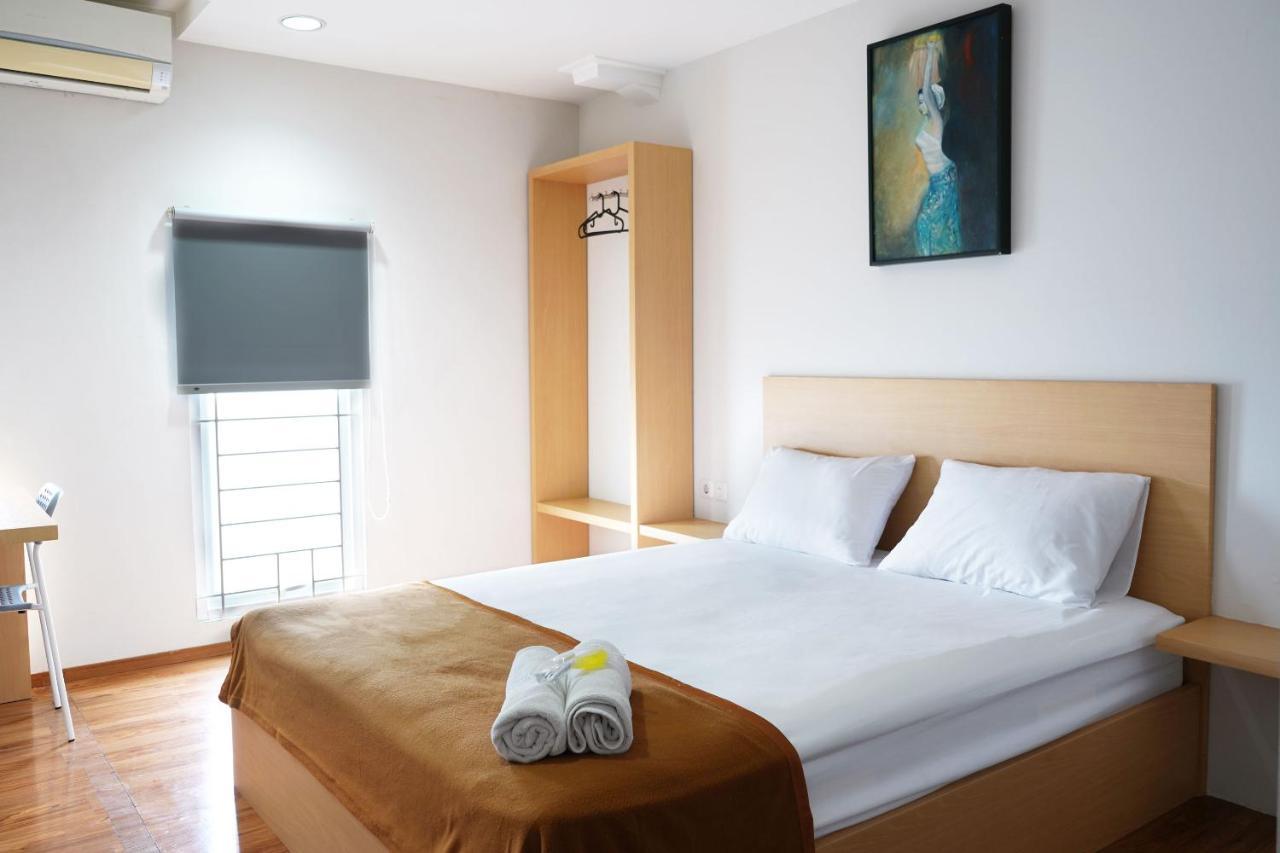 Urooms Senayan Giacarta Esterno foto