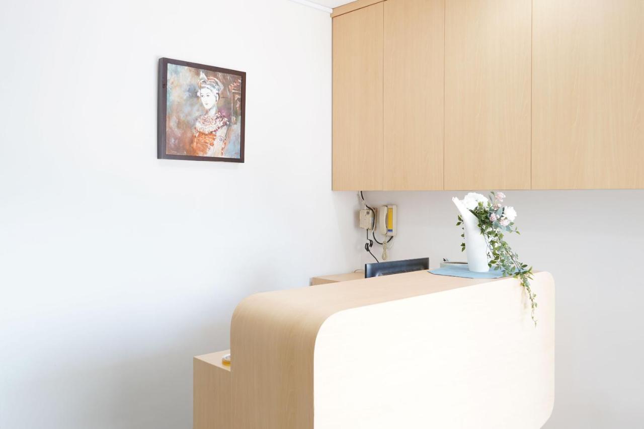 Urooms Senayan Giacarta Esterno foto