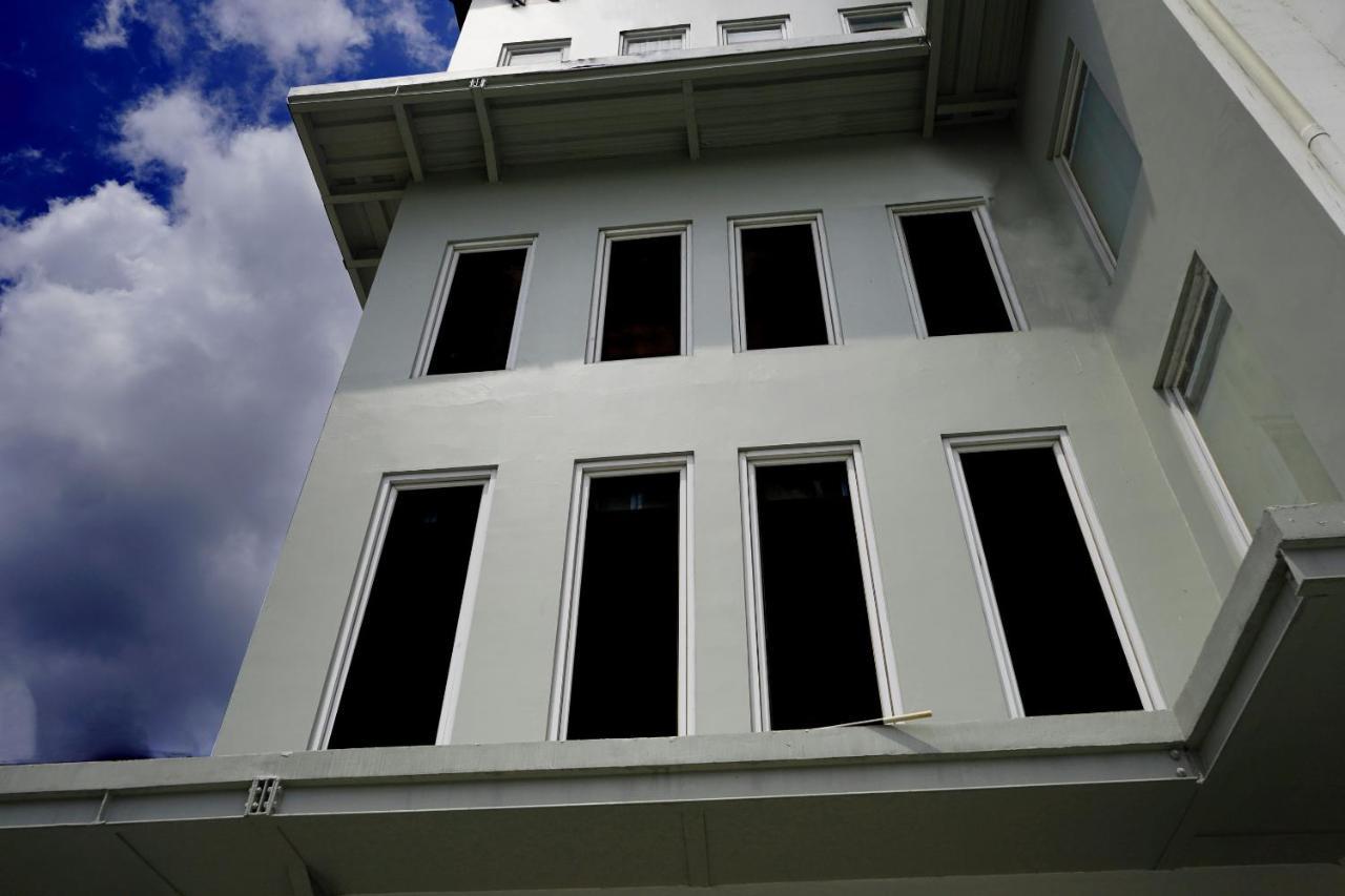 Urooms Senayan Giacarta Esterno foto